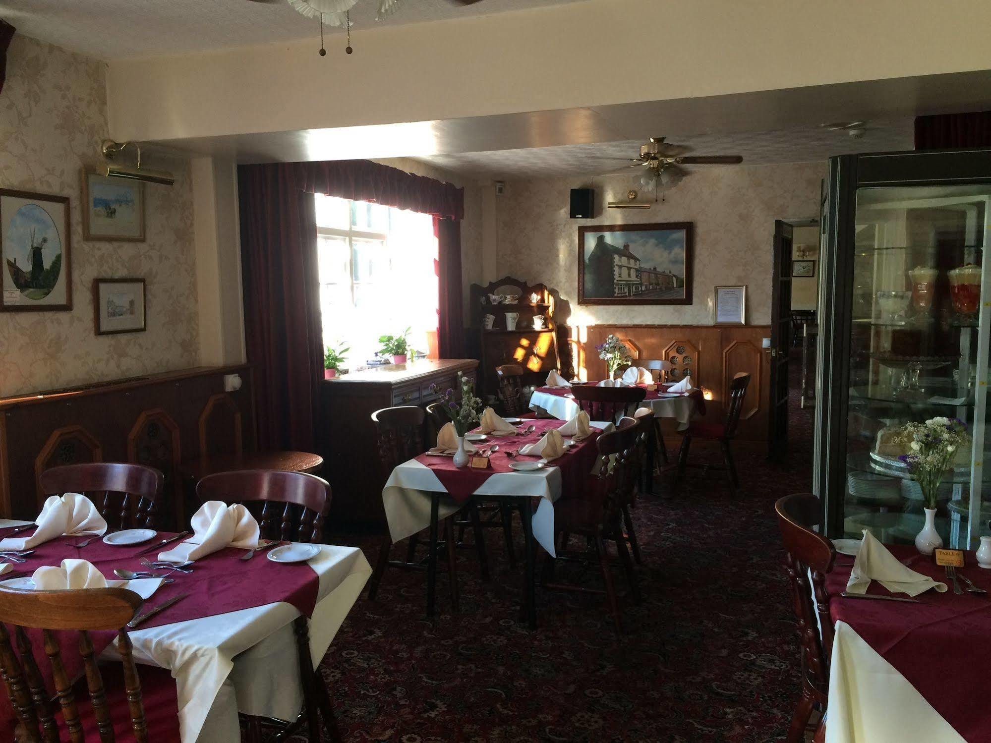 Half Moon Hotel Alford  Exterior foto