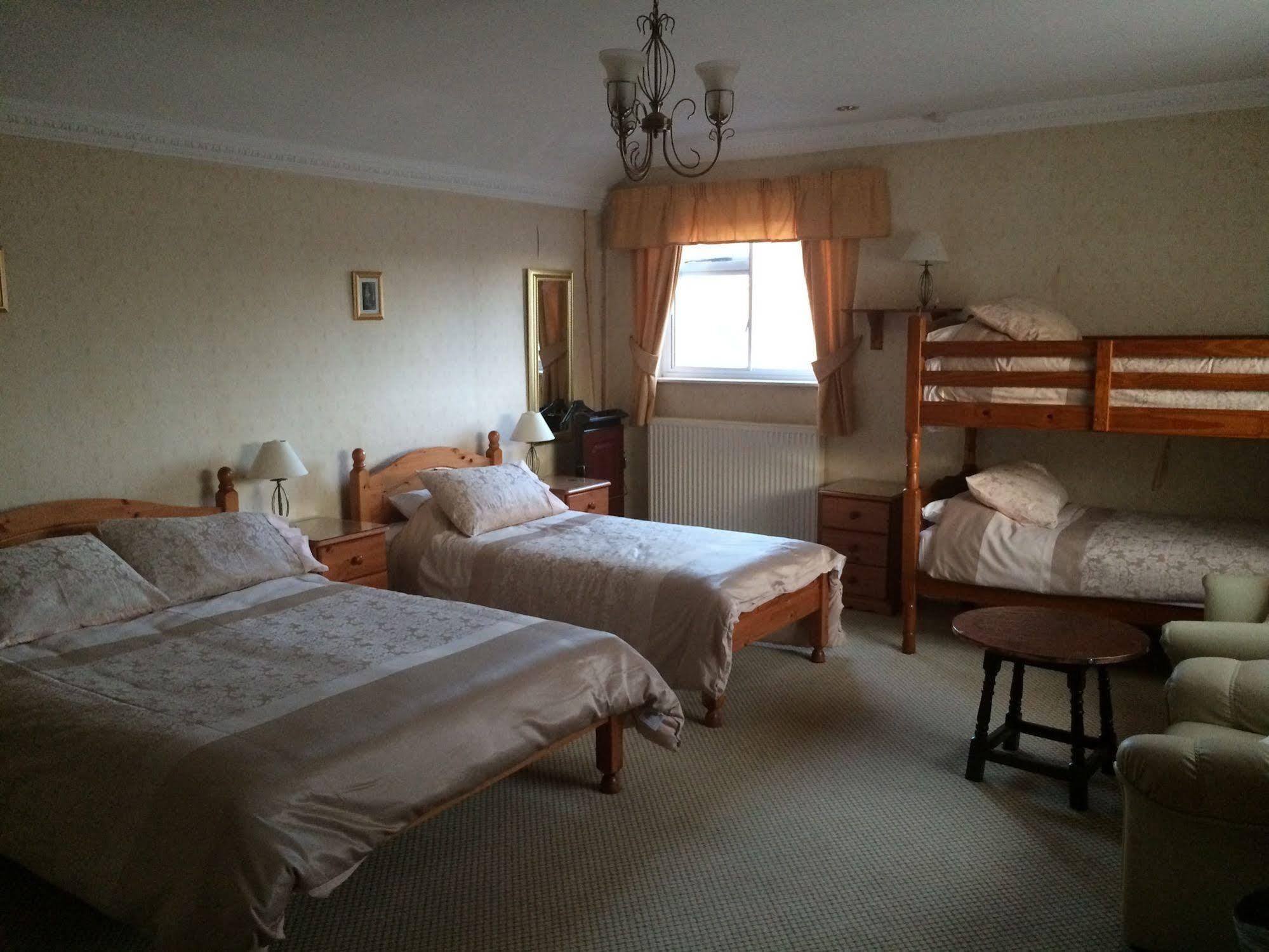 Half Moon Hotel Alford  Exterior foto
