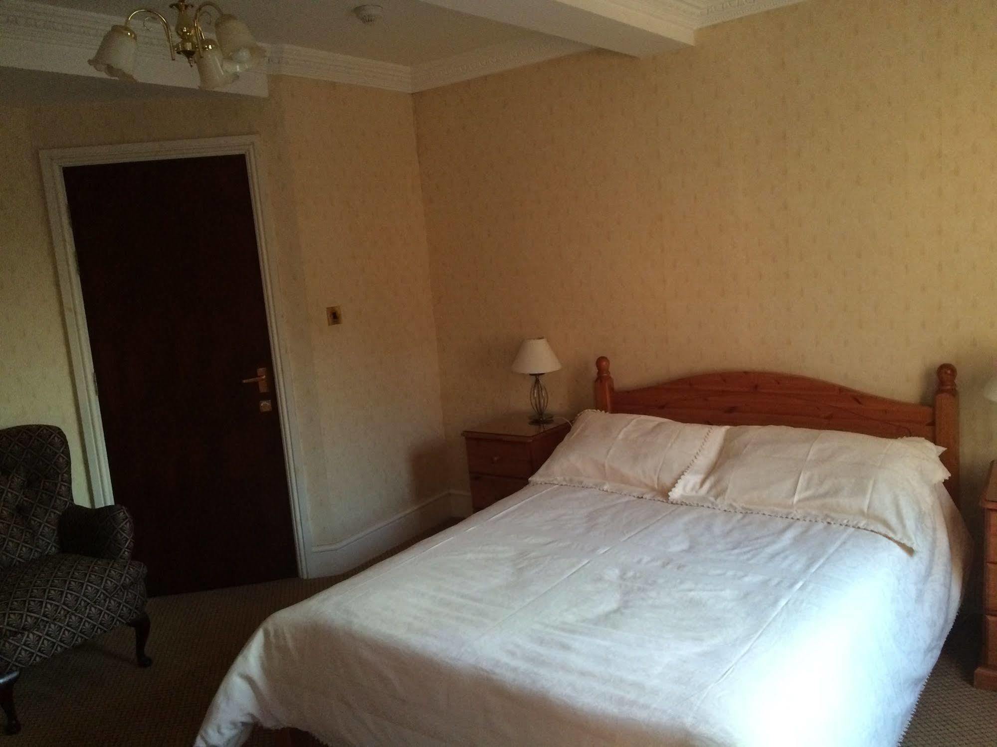 Half Moon Hotel Alford  Exterior foto