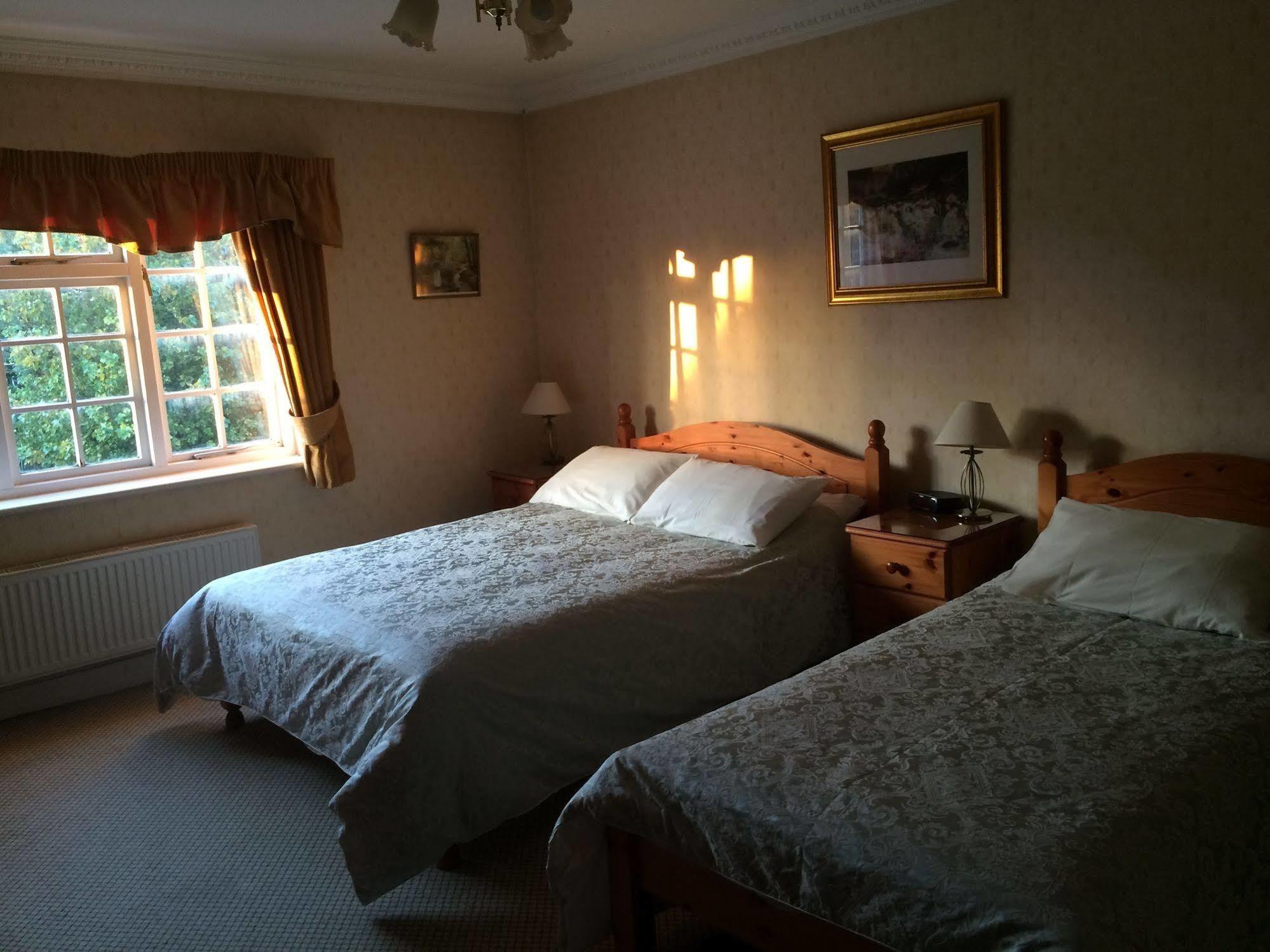 Half Moon Hotel Alford  Exterior foto